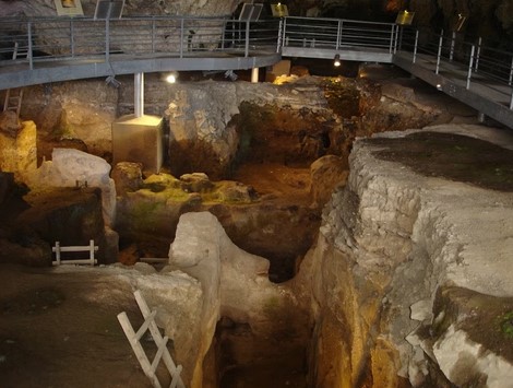 دیوار غار تئوپترا(Theopetra Cave Wall