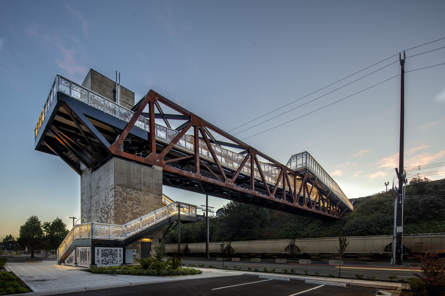 پل پارک گرند اونیو (Grand Avenue Park Bridge) طراحی شده توسط شرکت معماری  LMN